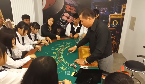 《荷官课程Casino Dealer》万能工商Vocational School – 筹码运用Chips-千博