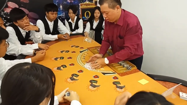 《荷官课程Casino Dealer》万能工商Vocational School – 加勒比海扑克开桌程序-千博