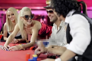 新加坡引“薪”再掀“赌场风云”，老荷官集体遭歧视仅加薪10元-千博