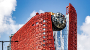 母企破产不成有望重开?澳门旅游局:十三酒店续领准照展开维修-千博