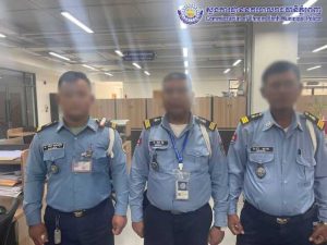 车身被交警刮伤？司机：我也有错-千博