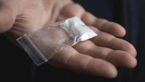 菲律宾海关局拦截出境藏毒包裹 发现1公斤毒品-千博