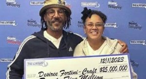 女子中1.7亿藏起彩票先旅游 18年前中过7百万-千博