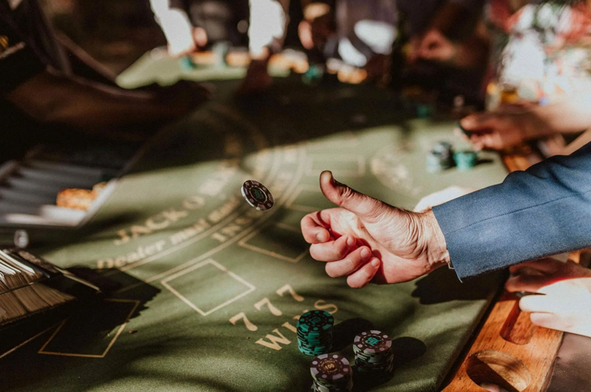 图片[1]-21点何时该加注，何时不加注？-千博