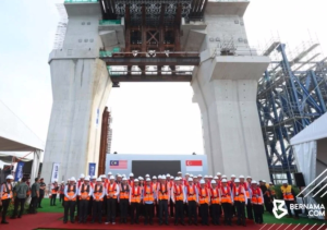 安华、李显龙共同见证马新捷运桥梁衔接完成-千博