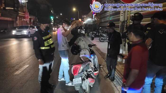 图片[2]-柬埔寨金边警方严查非法持枪-千博