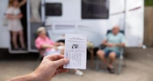 男子中1.5亿巨奖以为只中15万 和孩子们出国度假-千博