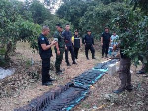 柬泰边境发现大批军火，包括AK47等-千博