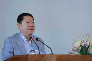 金边清理垃圾,每月亏近60万美元-千博