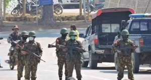 缅北腊戌霍北的醉酒缅军士兵无故留置2名过路女性-千博