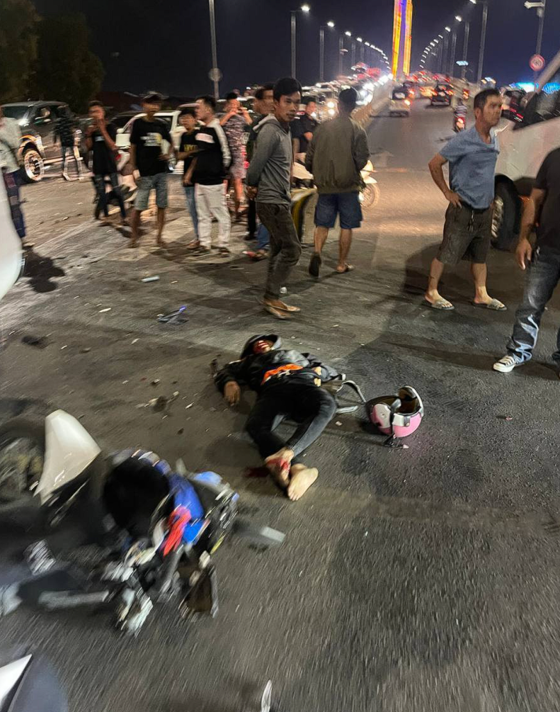 突发!金边连环车祸 至少4人死亡-千博资讯