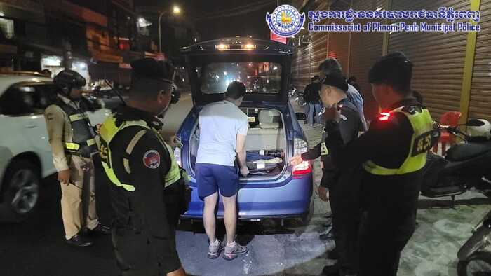 图片[4]-柬埔寨金边警方严查非法持枪-千博