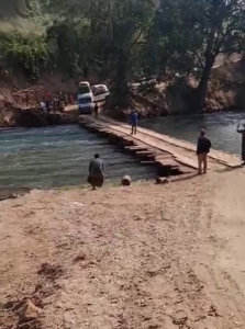 好消息！缅北腊戌-登尼之间搭建起来一座临时木板桥，小车能通行-千博