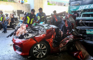 卡车刹车失灵导致五车相撞,1人受伤-千博