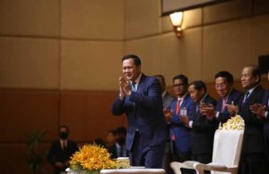 洪玛耐:AI技术可能引发社会骚乱-千博