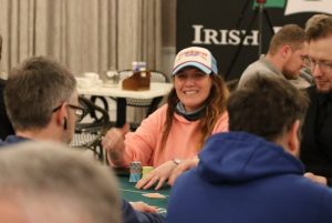 Sia Browne 在西港夺得爱尔兰扑克巡回赛主赛事冠军-千博