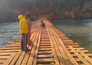 连接昔卜-腊戌的棍凯临时桥投入使用-千博