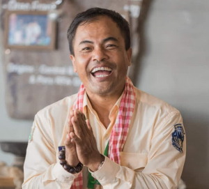 柬旅游部警告一名导游：小心被撤销执照！-千博