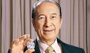 何鸿燊为了安抚他送他一张包年卡-千博