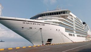 巴哈马籍巨型邮轮第三次停靠西港!-千博