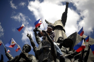 8,500 名警察保障菲人民力量革命仪式的安全-千博