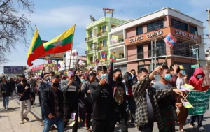 缅甸多地群众被要求集会支持《兵役法》,就连孕妇也要参加-千博