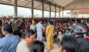 暹粒新城民众爆发抗议 政府呼吁冷静-千博