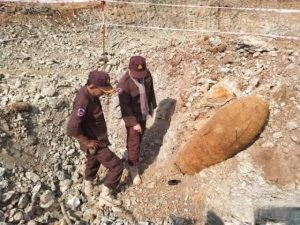 柬埔寨发现重达300多公斤战争遗留炸弹!-千博