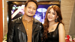 缅甸知名歌手夫妇正在闹离婚 “互撕丑闻”引热议-千博