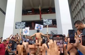 菲大学生裸跑! 竟是为了抗议此事-千博