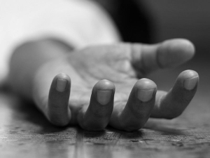 恋情遭反对,菲律宾女子绝望自杀,男友为爱殉情-千博