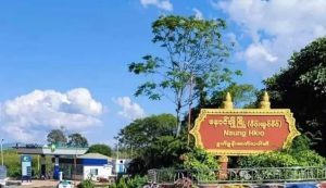 缅北一个村寨遭缅军战机轰炸，致9户民宅被毁-千博