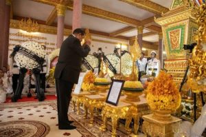 柬埔寨僧王圆寂，洪森亲王亲自去吊唁！-千博