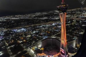 高塔酒店化身1,000 英尺高龙舌兰酒瓶-千博