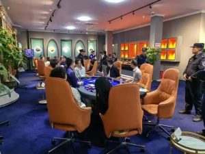 广东有团伙利用德州扑克竞技馆变相组织赌博-千博