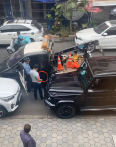 警察执法收“小费”被拍 遭警告处罚-千博