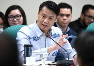 张侨伟怀疑移民官员 与网络博彩逃犯共谋-千博