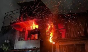 菲律宾百阁区商业楼大火 一消防员受伤-千博