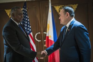 菲律宾与美国防长就海上事件通话-千博