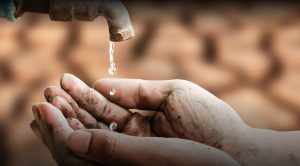 菲律宾怡朗市因缺水宣布进入灾难状态-千博