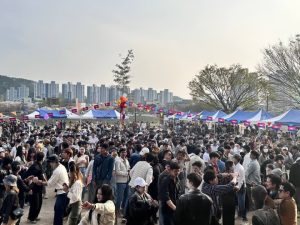 在韩超3000名柬劳工举行新年活动!-千博