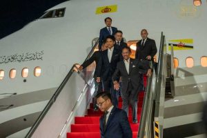 洪森亲自迎接!文莱苏丹抵达柬埔寨-千博