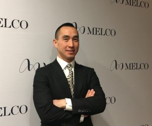 何猷龙与新濠三位老板分享900万美元限制性股票-千博