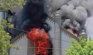 菲律宾多地发生火灾 伊莎贝拉大教堂被烧毁-千博