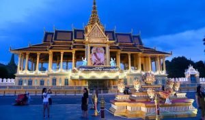 贺国王华诞 今晚皇宫烟花秀-千博