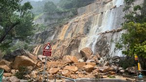 香港暴雨山体滑坡 两菲人受伤-千博